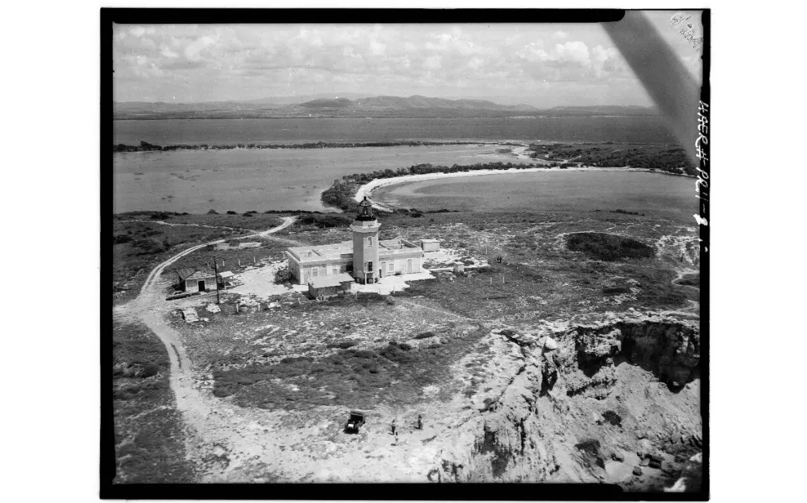 Evidencia de erosión en el acantilado